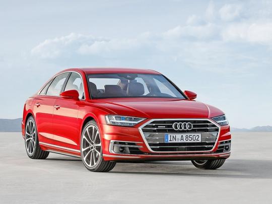 Audi А8 способна самостоятельно ехать в пробках и закрывать собой пассажиров при аварии (фото)