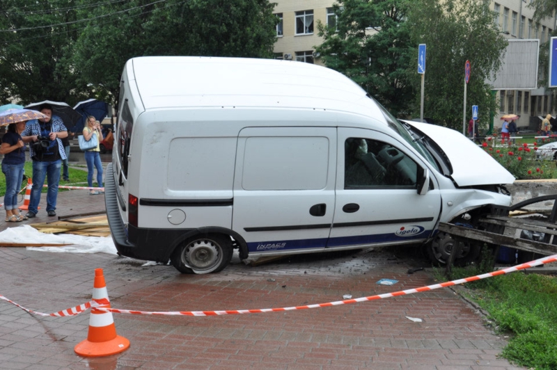 Мужчина погиб в подземном переходе: в Полтаве произошло страшное смертельное ДТП (фото)