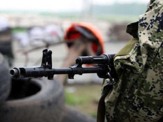 На оккупированном Донбассе боевики ДНР развлекались, стреляя в людей