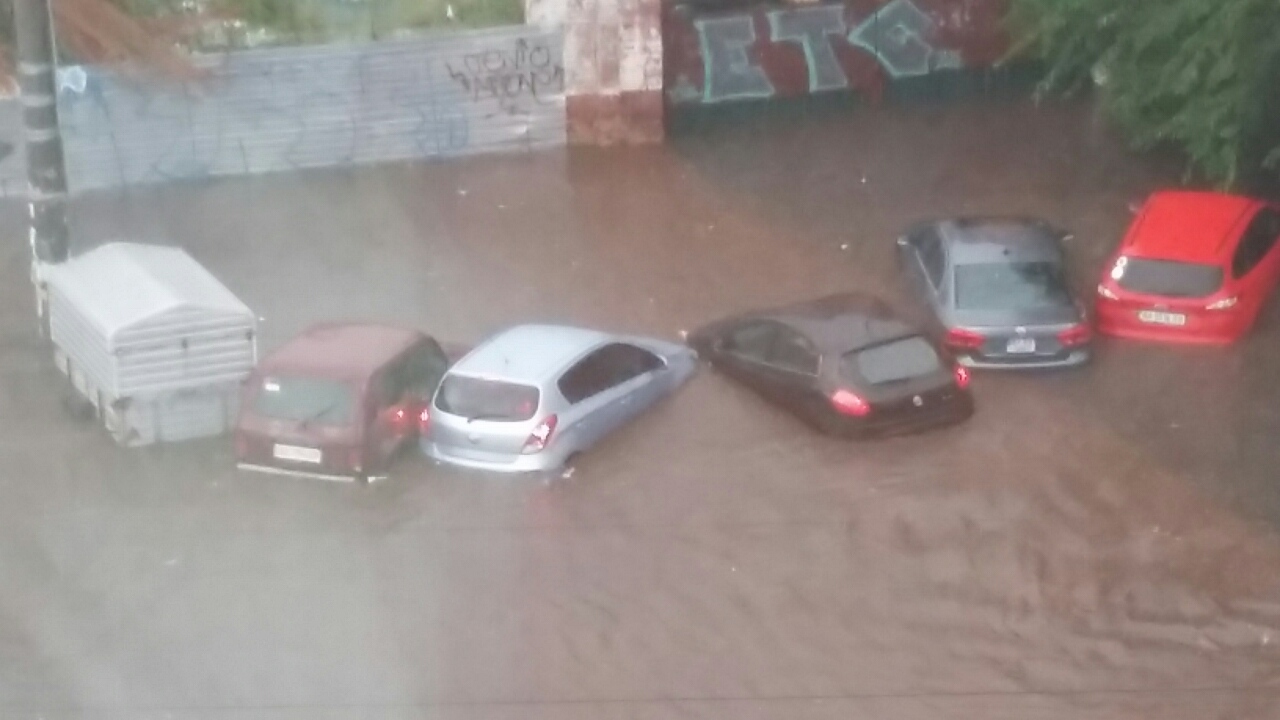 Небывалая гроза в Киеве: появились впечатляющие фото и видео