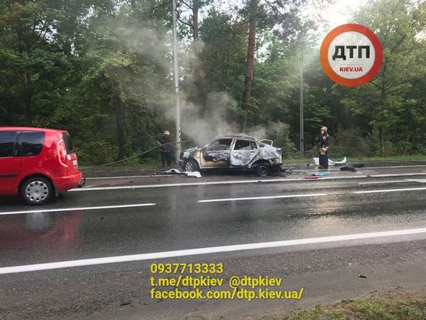 Под Киевом новая масштабная авария: сгорели два авто, погибла семья (фото, видео, обновлено)
