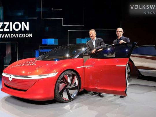 Седан Volkswagen I.D. Vizzion с автопилотом и без руля настолько безопасен, что в нем может ехать даже ребенок
