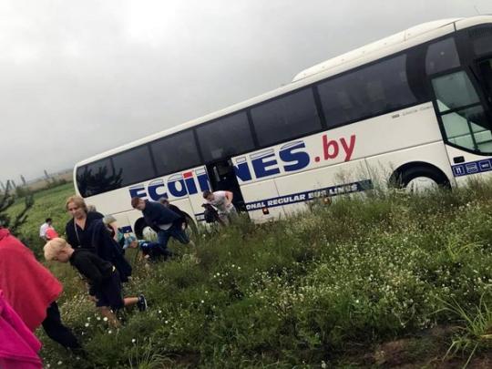 Уснул за рулем: под Киевом в ДТП попал автобус с белорусами