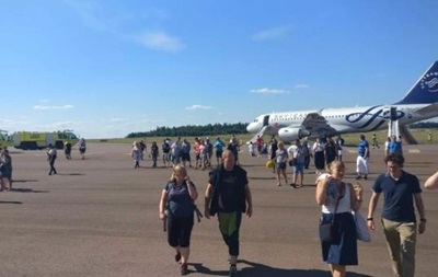 В аэропорту Хельсинки загорелся самолет с пассажирами