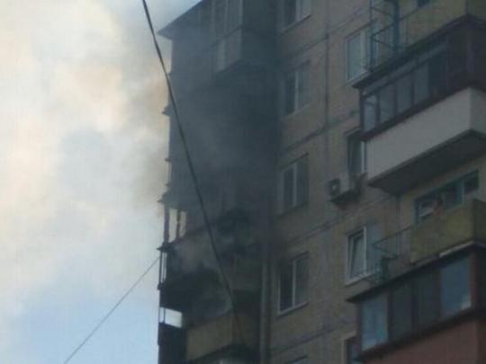 В Киеве вспыхнул крупный пожар в многоэтажке: фото и видео с места событий