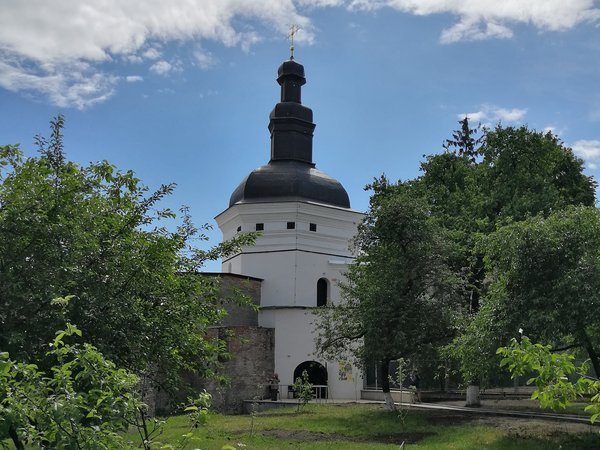 В Киево-Печерской лавре показали уникальный подарок гетмана Мазепы Успенскому собору (фото)