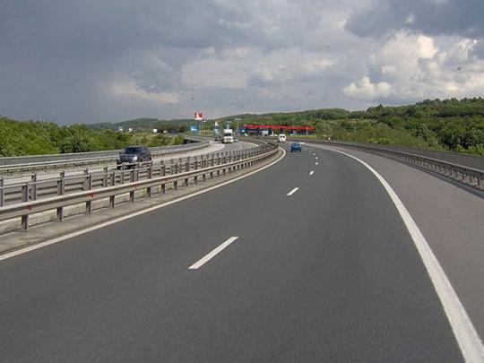 В Украине планируют сузить ширину автомобильных полос: названы причины