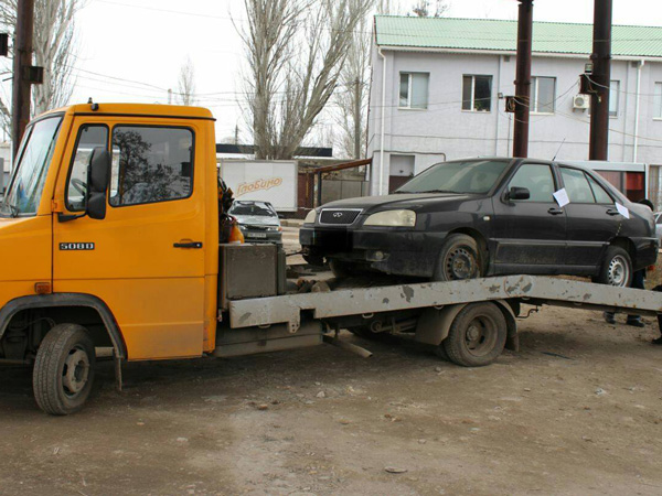 За один день три николаевских алиментщика лишились квартиры, автомобиля и части магазина (фото)