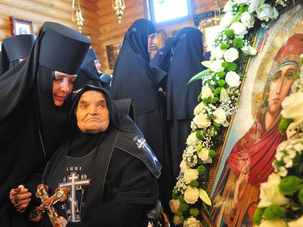 Житомирские медики вернули зрение… 107-летней монахине (фото)