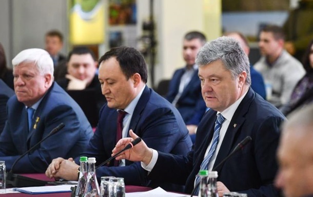 Порошенко отреагировал на скандальное решение КСУ