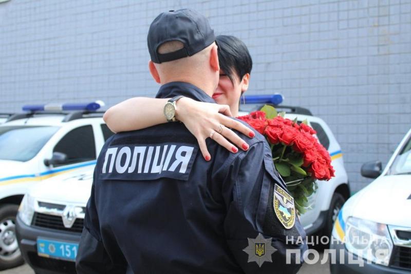 «Пройдемте в участок»: одесский спецназовец небанально сделал предложение возлюбленной