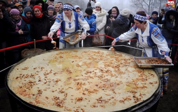 В Беларуси 8 марта испекли самый большой драник в мире
