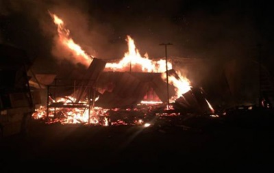В Мукачево горят склады с древесиной