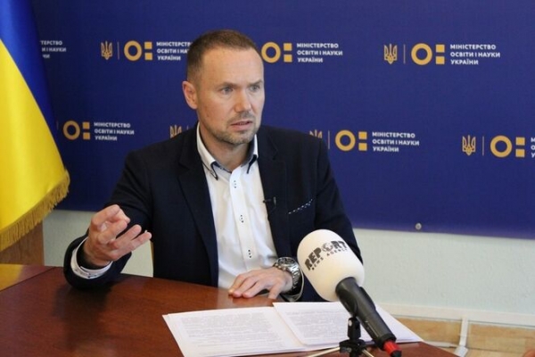 
В Украине могут снова поднять зарплаты учителям, – Шкарлет
