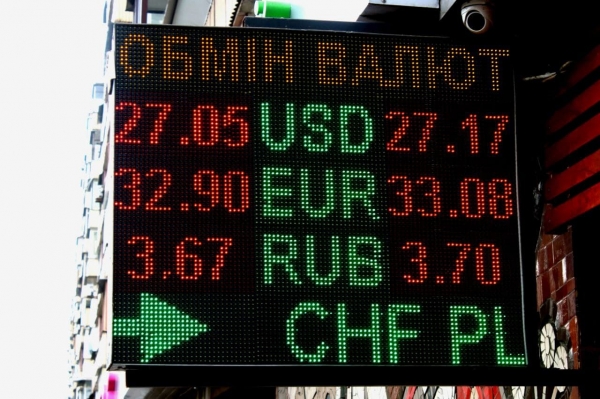 
Бакс валится к годовому минимуму. Какой курс доллара в понедельник, 7 июня
