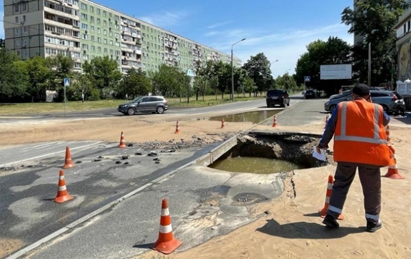 На левом берегу в Киеве прорвало водопровод