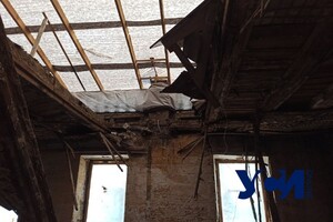 Не выдержал полгода без крыши: в одесском доме Либмана обвалился чердак