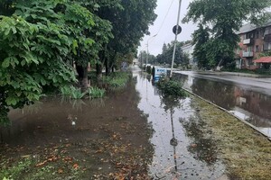 С зонтом в маршрутке и потоп в отделении полиции: что натворила непогода в Одессе