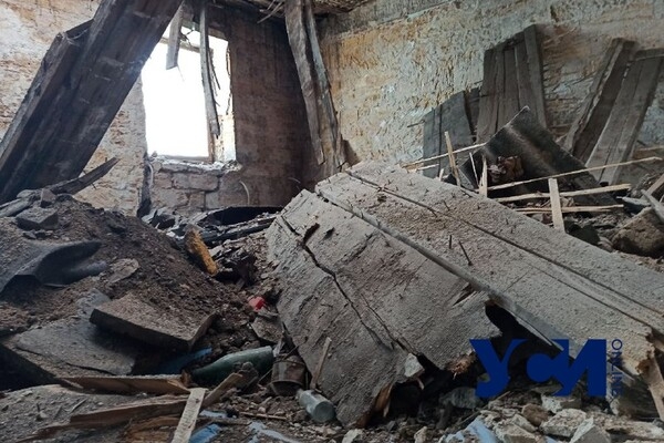 Не выдержал полгода без крыши: в одесском доме Либмана обвалился чердак
