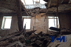 Не выдержал полгода без крыши: в одесском доме Либмана обвалился чердак