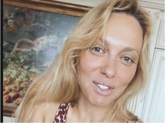 Оля Полякова змусила доньку Машу у Франції стояти біля плити: «Мама хоче борщу»