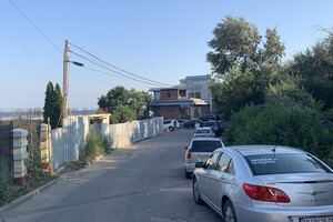 Стройка и немного отдыхающих: как выглядят пляжи в районе Успенского монастыря