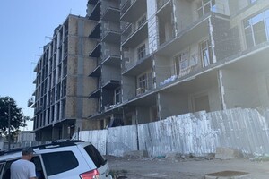 Стройка и немного отдыхающих: как выглядят пляжи в районе Успенского монастыря