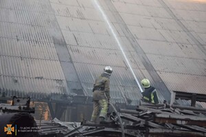 Под Одессой загорелся терминал "ТИС": выгорели 1 000 квадратных метров