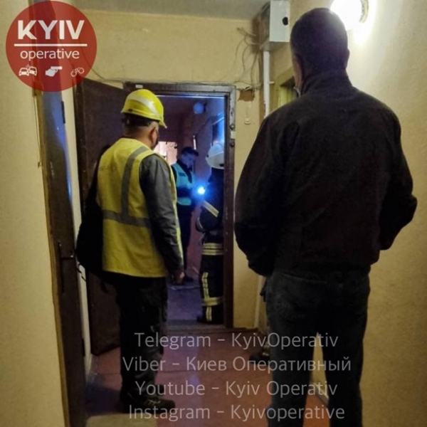 В Киеве мужчина забаррикадировался и угрожает взорвать многоквартирный дом