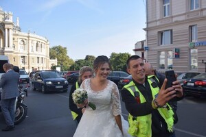 Спасла, а он женился: как одесский мотоциклист полюбил волонтерку после ДТП