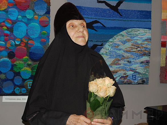 Всемирный клуб одесситов представляет: гобелены Эсфири Серпионовой