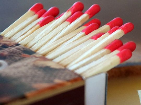 Мама у сусідки, тато спав: у Маріуполі трирічну дівчинку госпіталізували з опіками