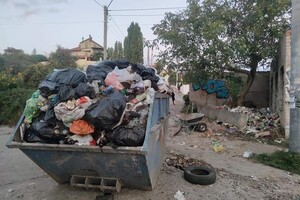 После курортного сезона: на границе Крыжановки и Одессы пытаются убрать тонны мусора
