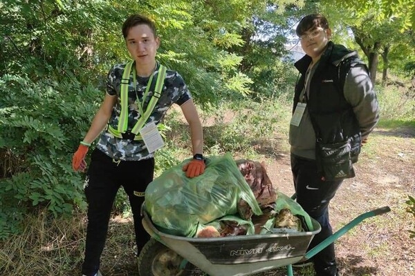 После курортного сезона: на границе Крыжановки и Одессы пытаются убрать тонны мусора