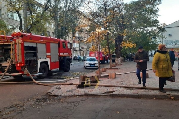 В Одессе загорелось общежитие: часть города может остаться без света (обновлено)