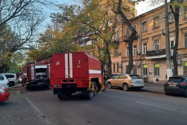 В Одессе загорелось общежитие: часть города может остаться без света (обновлено)
