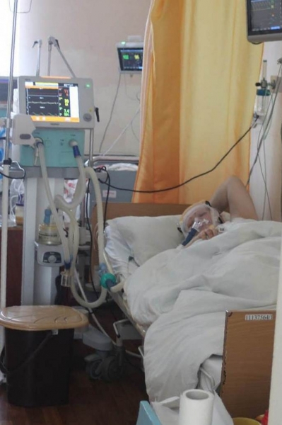 «70-річний чоловік зізнався, що після вакцинації боїться втратити потенцію»: репортаж з пекла — ковідного госпіталю у Полтаві