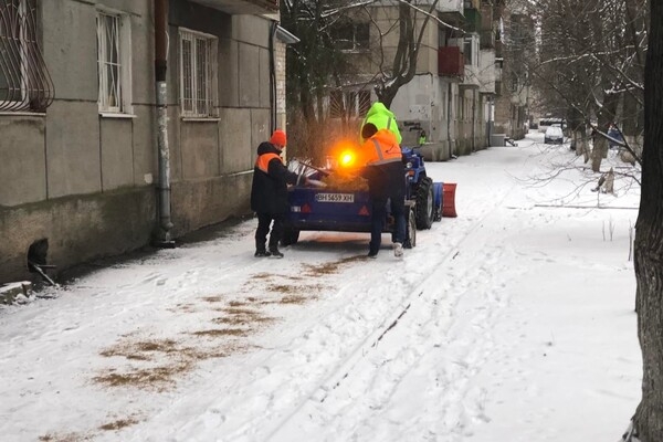 Борьба с непогодой продолжается: одесситов просят ограничить перемещения по городу
