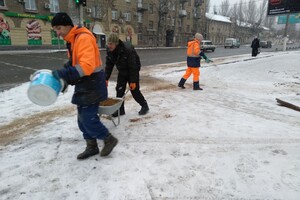 Борьба с непогодой продолжается: одесситов просят ограничить перемещения по городу