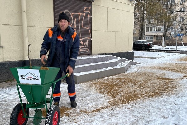 Борьба с непогодой продолжается: одесситов просят ограничить перемещения по городу