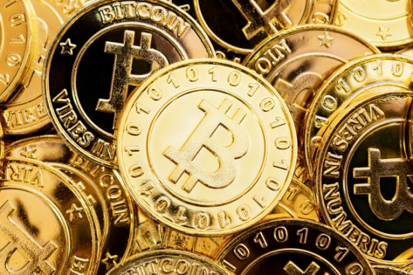 
Биткоин уперся в потолок и скатился вниз, подешевев сразу на $5 тыс. – инвесторы хотят подкупить банки
