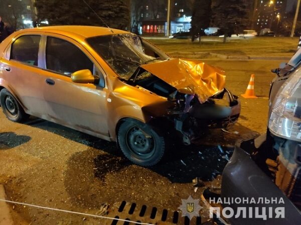 На Таирова водитель сбил девочку и протаранил три автомобиля На Таирова водитель сбил девочку и протаранил три автомобиля