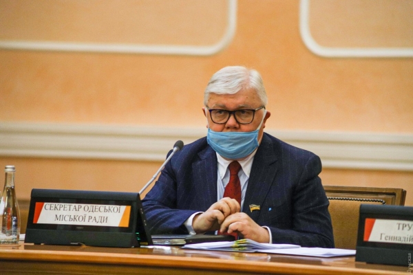 Пропрезидентский секретарь Одесского горсовета заметил, что Украину разменивают 