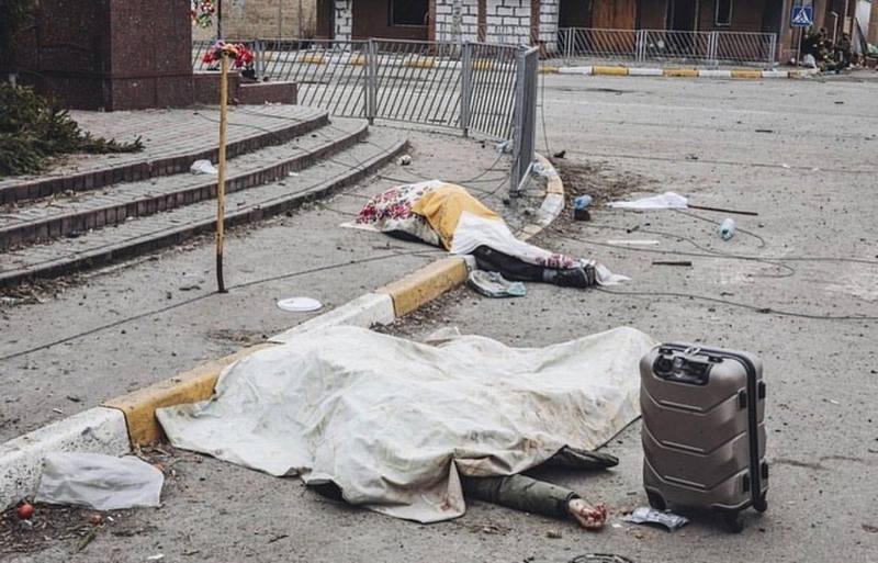 «Щоби нагодувати дітей, я була готова вбити собаку»: три страшні історії з Маріуполя