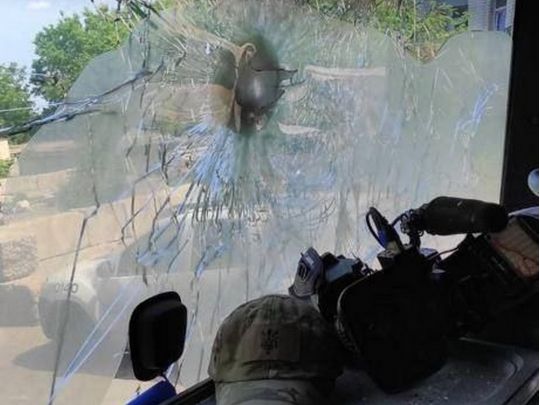 Французький журналіст загинув під обстрілом на Луганщині, евакуацію з області зупинено, — Гайдай