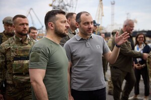 Посещал раненных и наблюдал за загрузкой зерна: что делал Зеленский в Одесской области