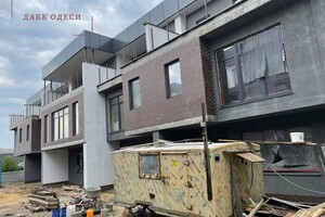 Опасные инвестиции: на Люстдорфской дороге строят танхаусы без документов и уже их продают