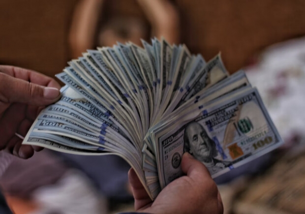 Курс валют в Украине 27 августа 2022: сколько стоит доллар и евро