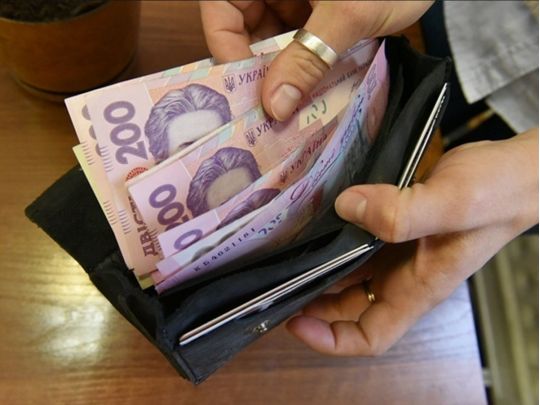 Підвищення пенсій, соціальних виплат та комунальних платежів: що чекає на українців у серпні 2022 року
