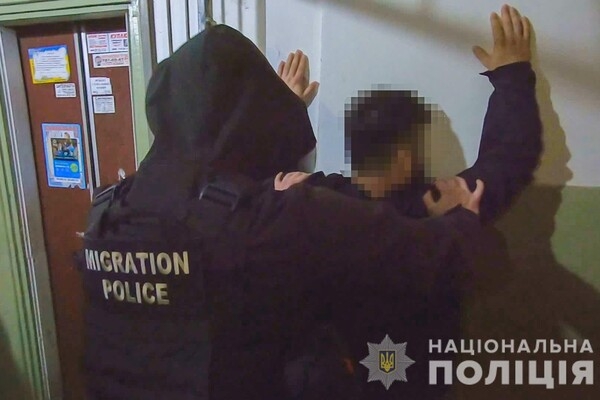 В Одессе полицейские разоблачили отца с сыном, которые подделывали документы для уклонистов
